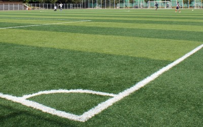 El corcho en el fútbol: innovación para construir terrenos de juego